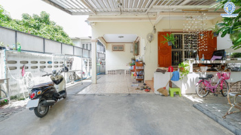 *****บ้านเดี่ยวมือสองย่านนนทบุรี ม.ซอยกรุงเทพ-นนท์7 แยก 12 เนื้อที่กว้าง 65 ตร.ว. ฟังก์ชัน 4 ห้องนอน 2 ห้องน้ำ ที่จอดรถ 1 คัน สภาพสวย พร้อมเข้าอยู่ บนทำเลเดินทางสะดวกสบาย ใกล้รถไฟฟ้าสายสีม่วง "สถานีแยกติวานนท์" และทางด่วน "ศรีรัช"